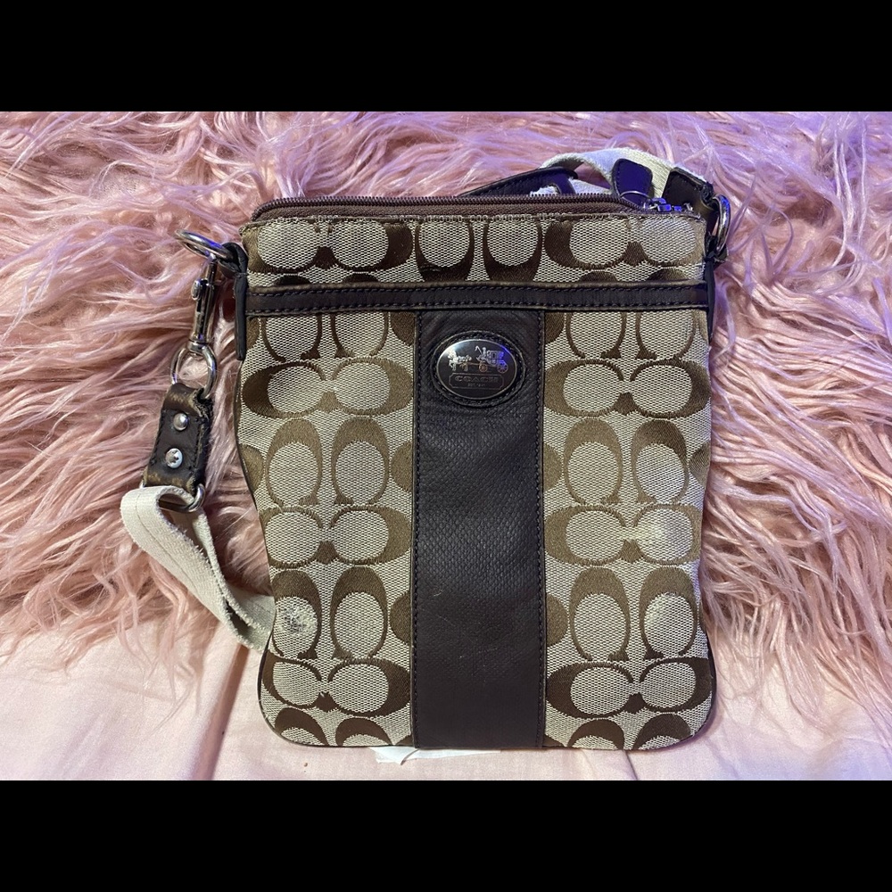 Original Coach logo crossbody !!